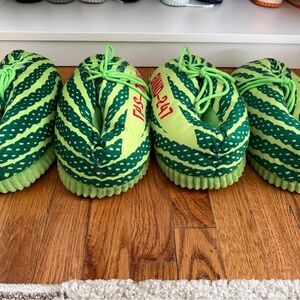 2 pair YeeeeeeZ vibe Slippers